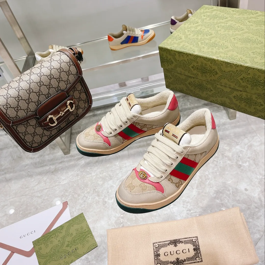 👟👟Ex-factory price 480👟👟 GUCCI’s first generation of dirty shoes was born, adding a star to the luxury world Trendy brands, alternative, magical, retro, etc. are integrated into one. The contrasting colors of cowhide fabrics stimulate the vision. Various combinations and various techniques. ✍ Among them, the Gucci logo pattern is interspersed with design, which is vivid. The cowhide punching process is retro and old, and the logo element of trendy men and trendy women. Original original and correct lining, imported fiber towels, more comfortable, shoe packaging technology increases comfort, beautiful on the outside, more beautiful on the inside, spiritual design 🌼The feet are made of beige matte cowhide, with contrasting distressed fabrics, skillful workmanship, overall color balance, imported pure T👟👟Ex-factory price U sole, no impurities, clear texture, orderly arrangement, wear-resistant and non-slip. Couple model: 34-45